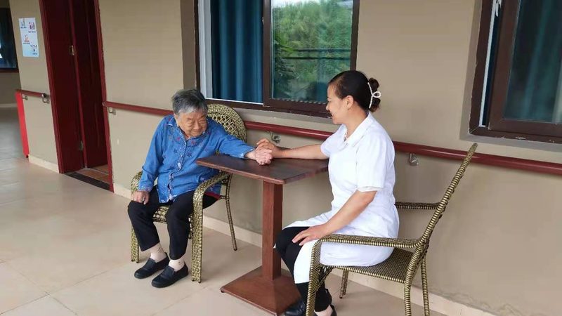 高端医养结合：定制化服务，关爱失能老人的温馨港湾**