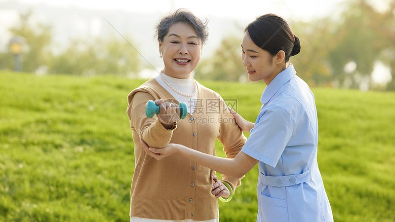 护工中介与家政公司：服务差异与选择要点