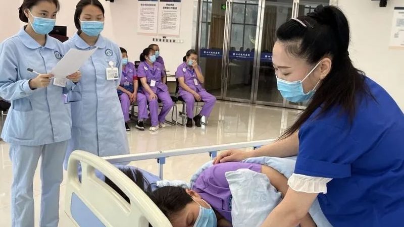 陪护人员上岗证，如何考取专业证书？**